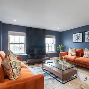 Elliot Oliver - Luxury Three Bedroom Town Centre With Parking , Cheltenham United Kingdom